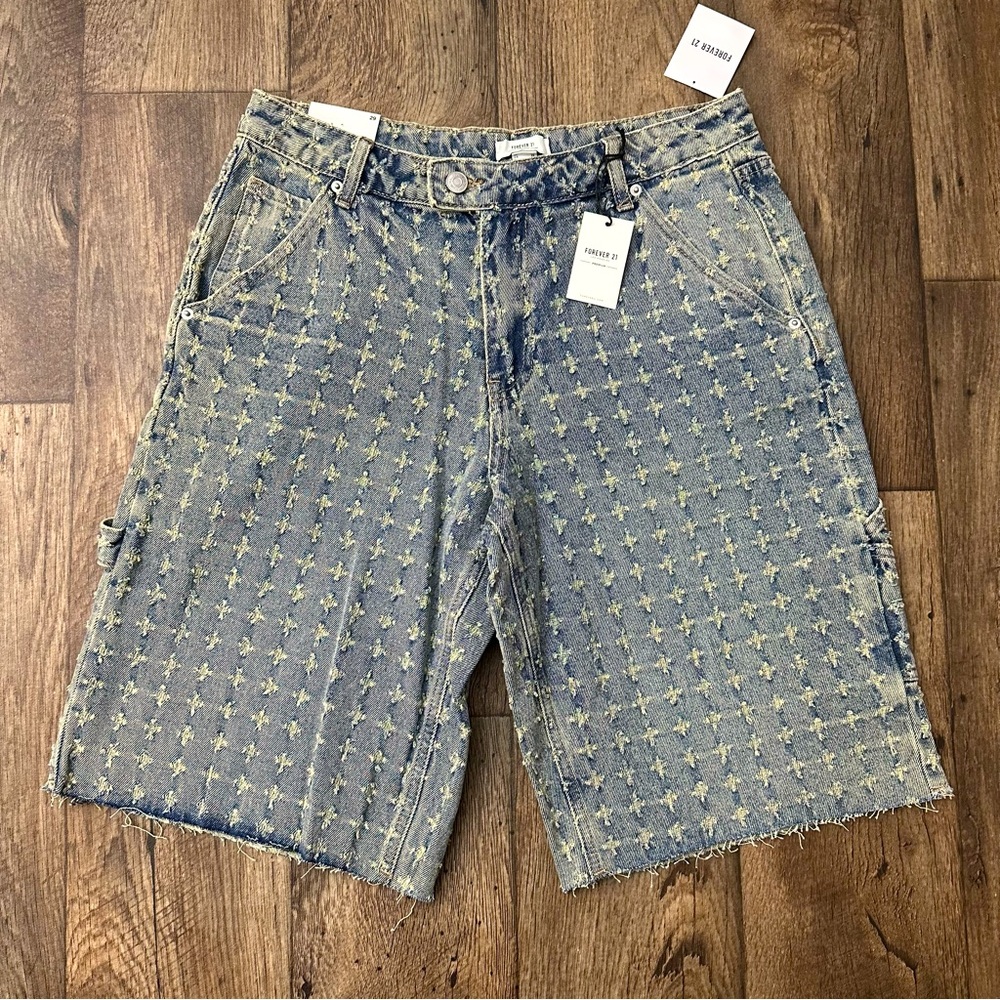 Forever 21 Blue Distressed Cargo Denim Shorts Women’s Size 29